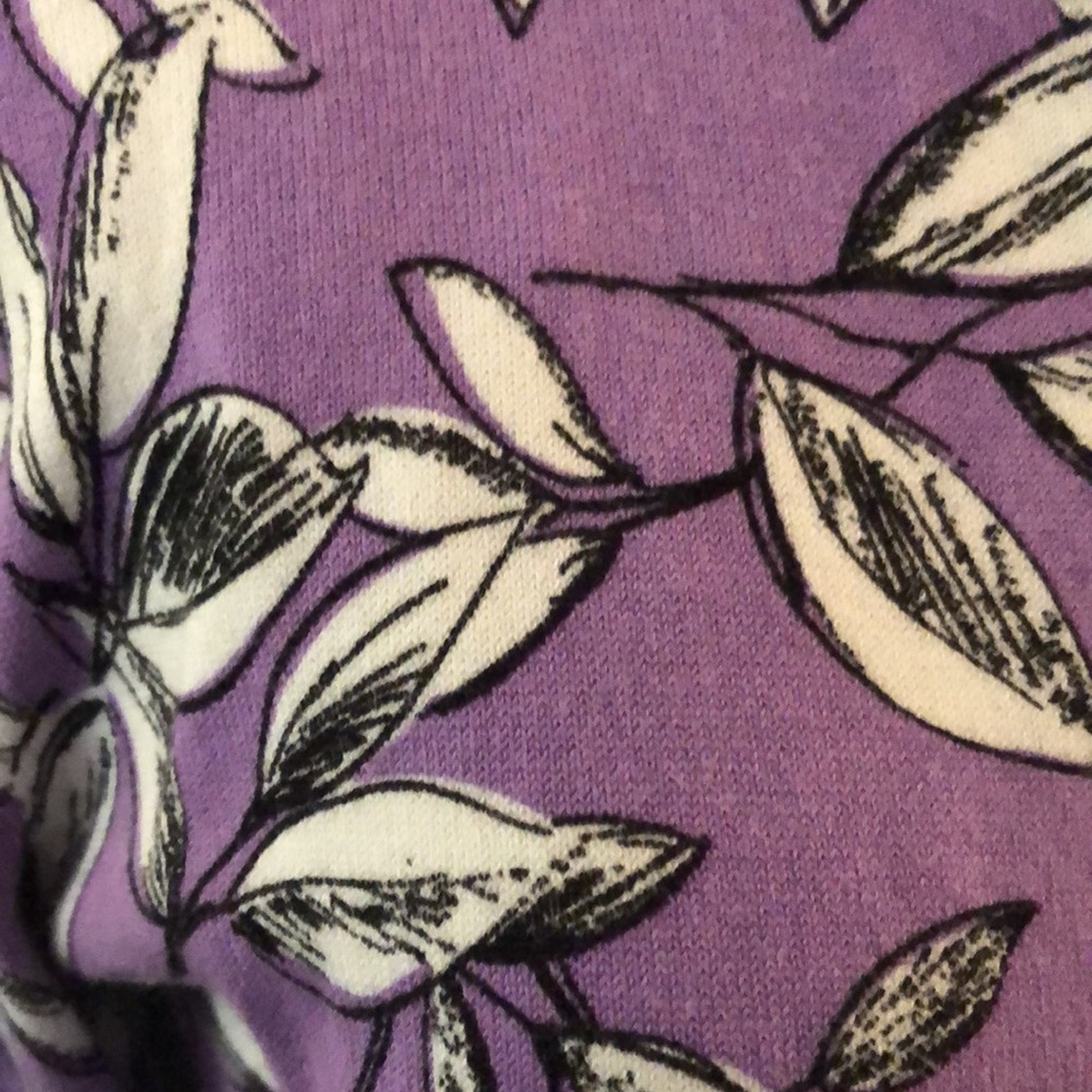 Cable & Gauge Purple White Leaf Pattern Glass Button Cardigan size Medium - Picture 8 of 10